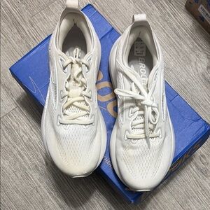 Brooks GLYCERIN 22 Sneakers- women’s size 8.5 slight flaw